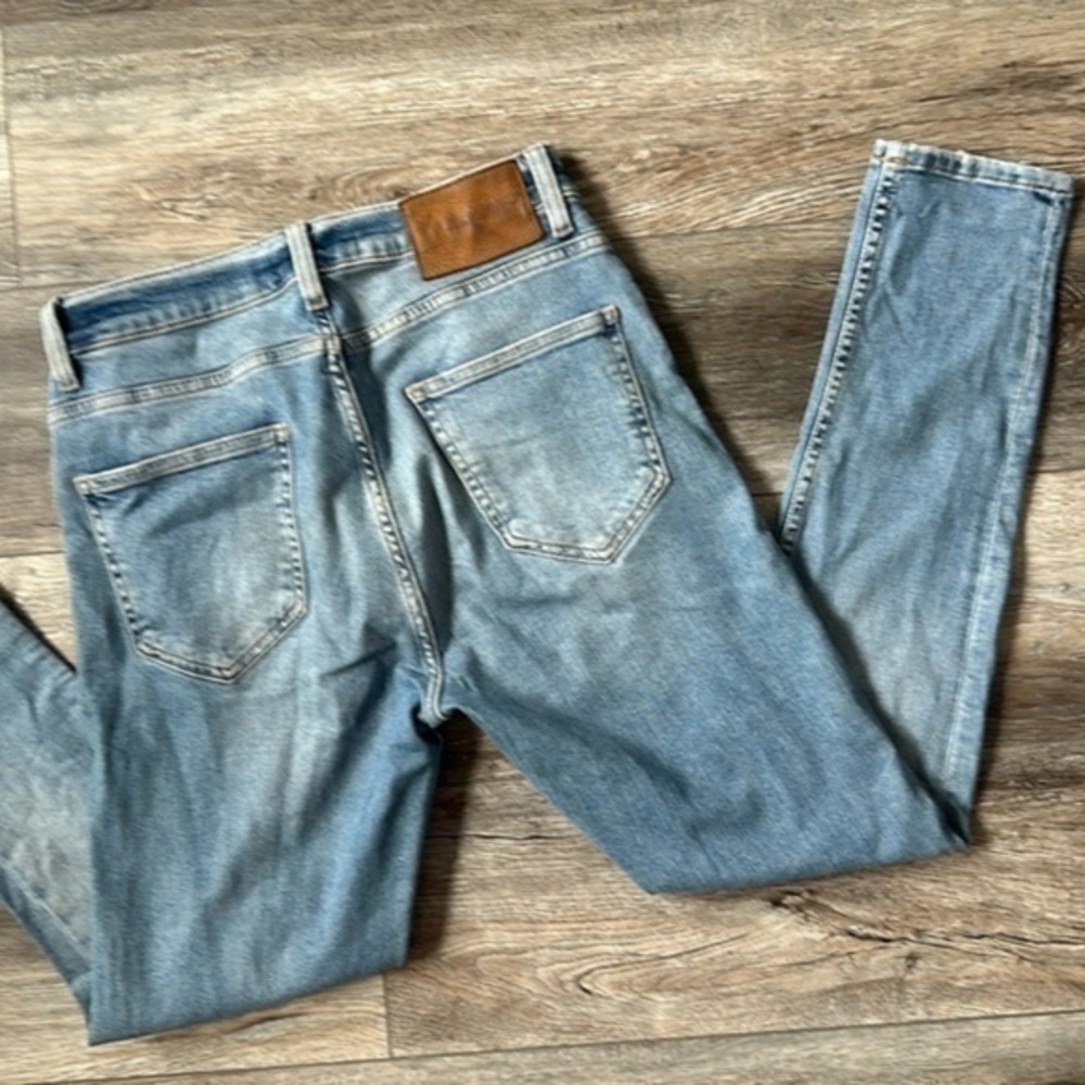 Zara jeans women’s size 31 light blue fitted denim high rise